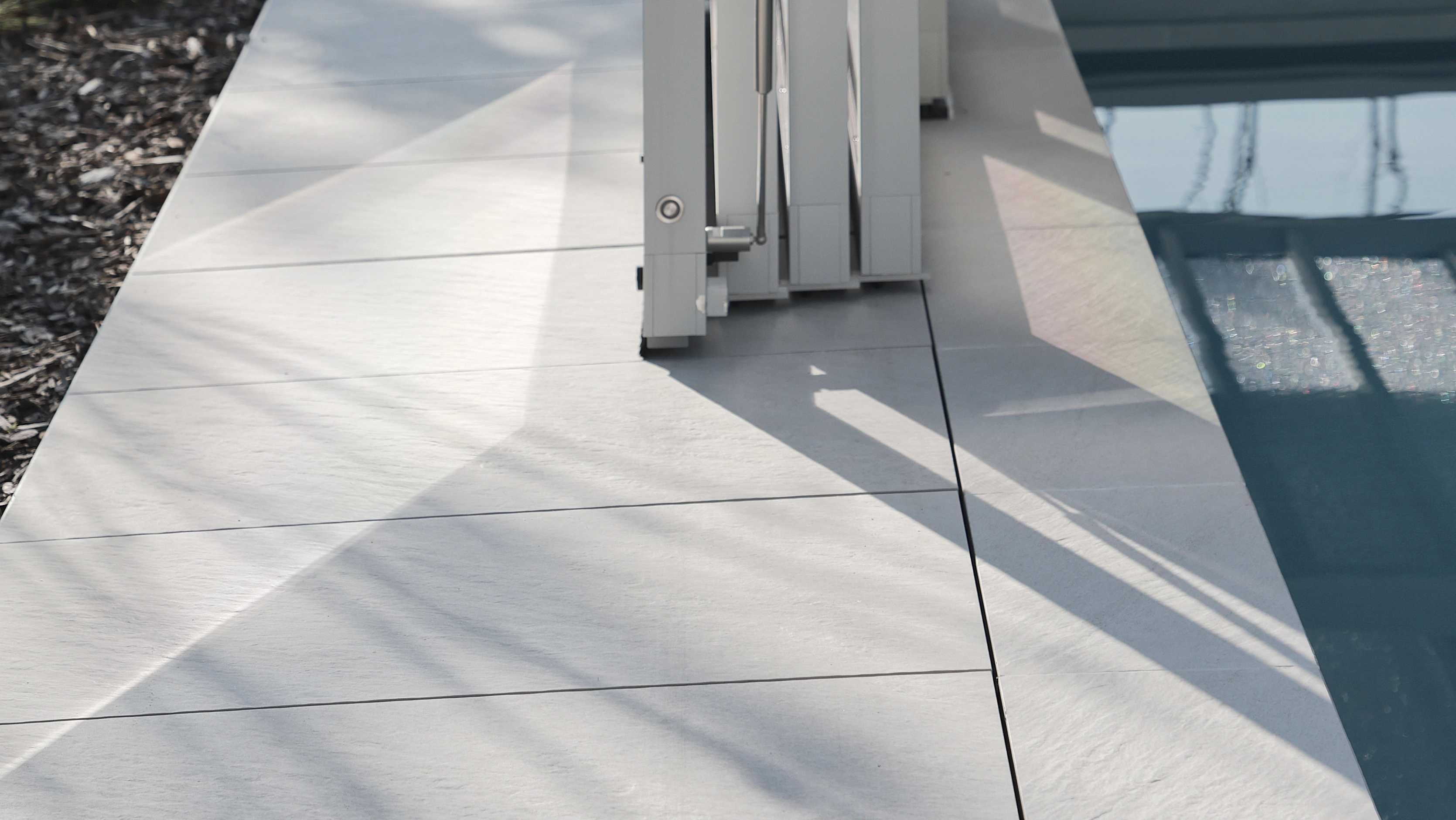Rail-free sliding